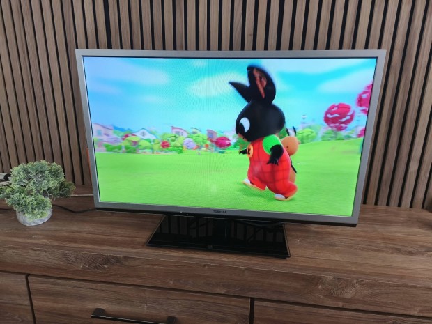 82CM LED TV. Full HD. Mindig tv. usb.