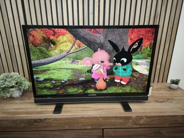 82CM SMART WIFI Grundig LED TV