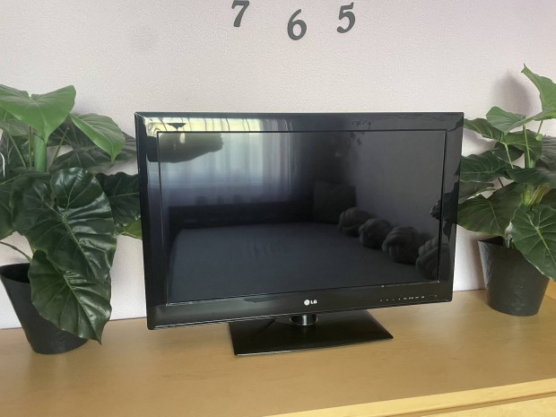 82 cm- es LG LCD Televzi