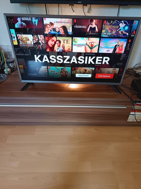 82 cm-es Lg Smart tv eladó
