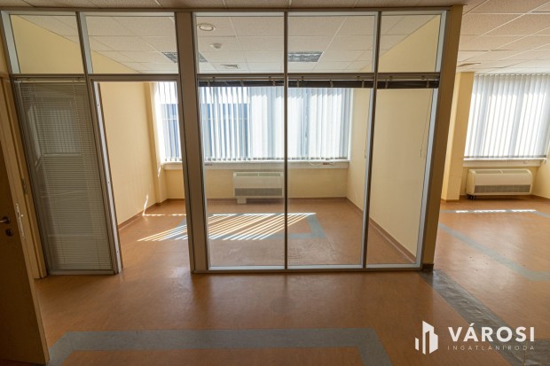 82 m2-es iroda 24 órás portaszolgálattal a Jászberényi úton