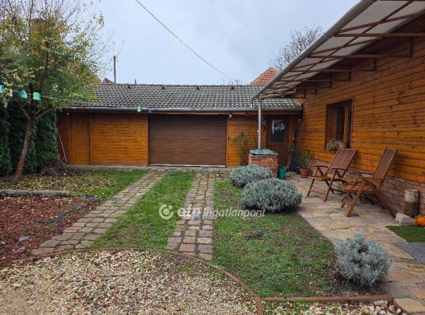 82 nm-es h�z elad� Hajd�b�sz�rm�ny #5147392