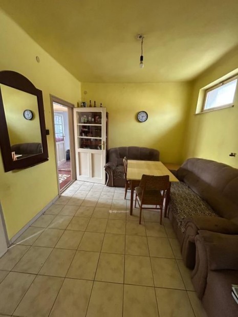 82 nm-es h�z elad� Hajd�szov�t