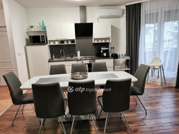 82 nm-es lak�s elad� Hajd�szoboszl�