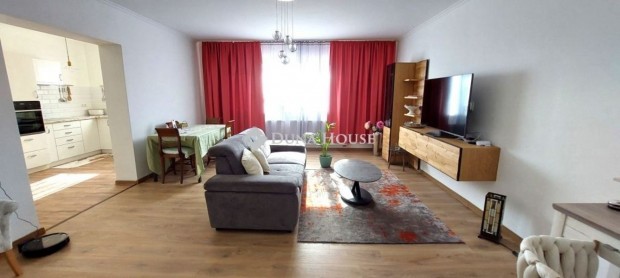 82 nm-es lak�s elad� K�rmend