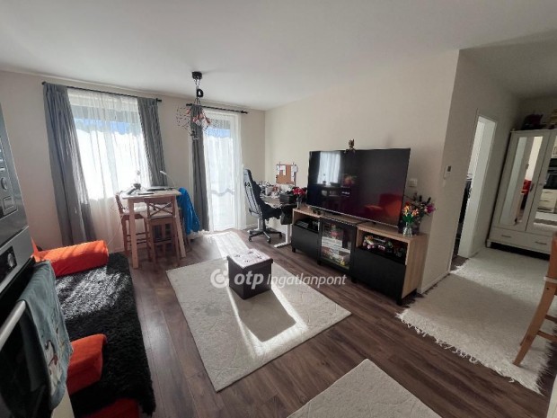 82 nm-es lak�s elad� Szeged