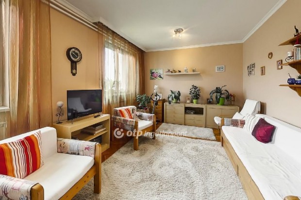 82 nm-es lak�s elad� Szeged