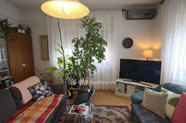 83 nm-es h�z elad� �csa