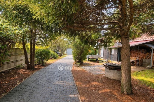 83 nm-es h�z elad� �csa