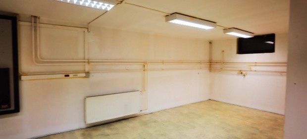 83m2 f�thet�, frissen festet szuter�n helyis�g kiad�