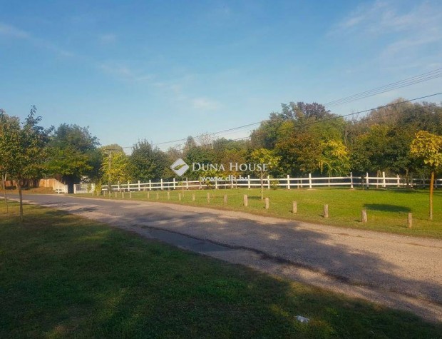 8498 nm-es telek elad� Duna�jv�ros #4571679