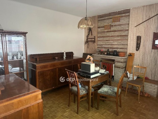 84 nm-es h�z elad� P�cs