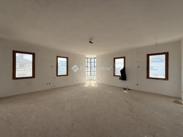 84 nm-es lak�s elad� Szigetszentmikl�s