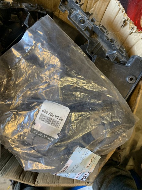850450798r bal hátsó lökhárító oldaltartó Dacia Sandero 2 gyári új