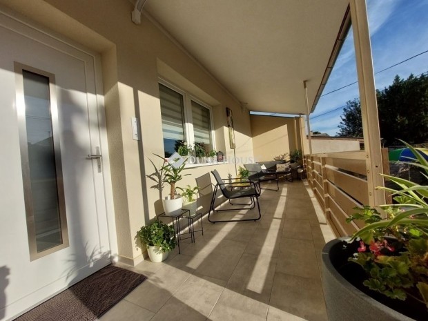 85 nm-es h�z elad� Baja