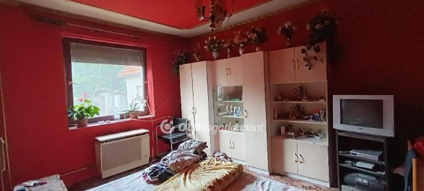 85 nm-es h�z elad� Baks