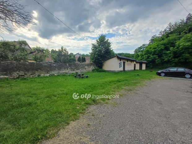 85 nm-es h�z elad� Sirok