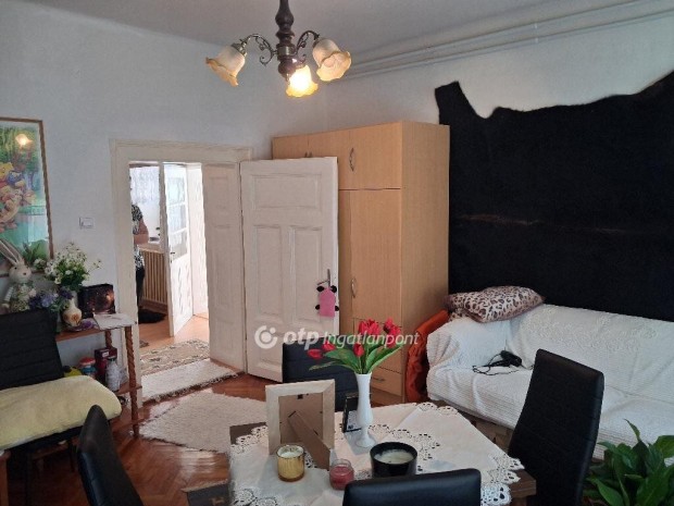 85 nm-es h�z elad� T�ny�