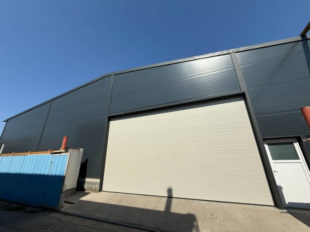 860 n�gyzetm�teres rakt�r a 10-es z�n�ban