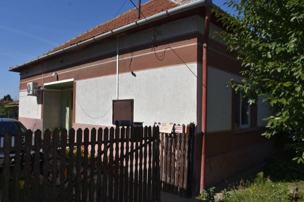 86 m2, 3 szob�s csal�di h�z az alv�gen elad�!