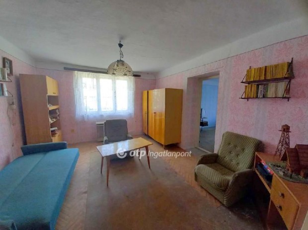 86 nm-es h�z elad� Csongr�d