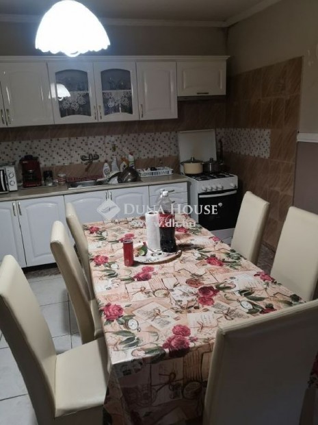 86 nm-es h�z elad� Demecser