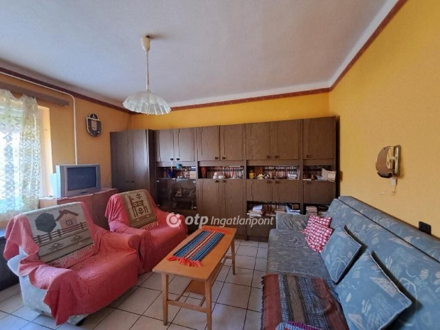 86 nm-es h�z elad� Kunhegyes