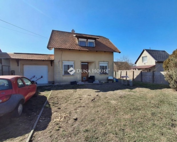 86 nm-es h�z elad� R�ckeve