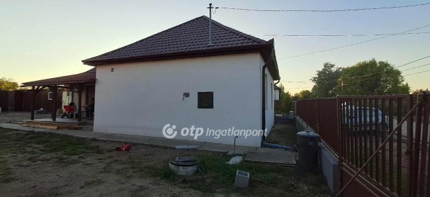 86 nm-es h�z elad� Tura