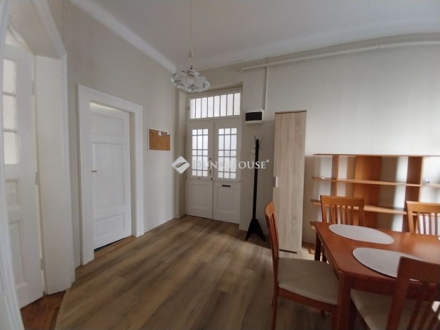 86 nm-es lak�s kiad� Szeged