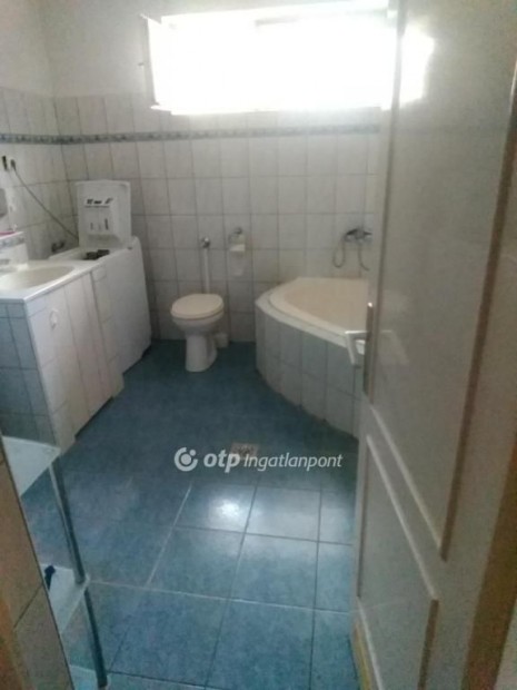 87 nm-es h�z elad� Derecske