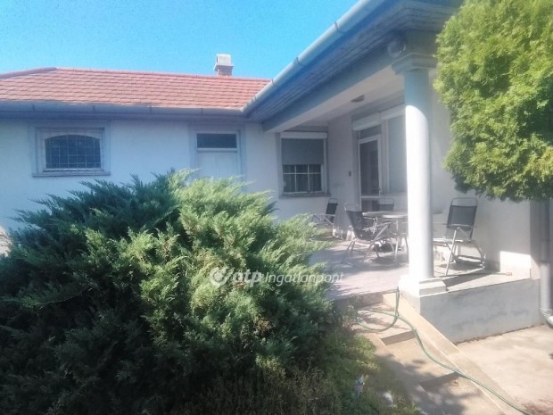 87 nm-es h�z elad� Derecske