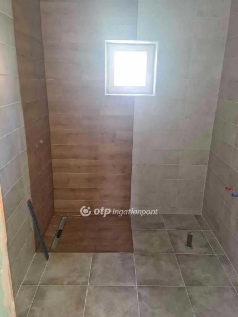 87 nm-es h�z elad� Hantos