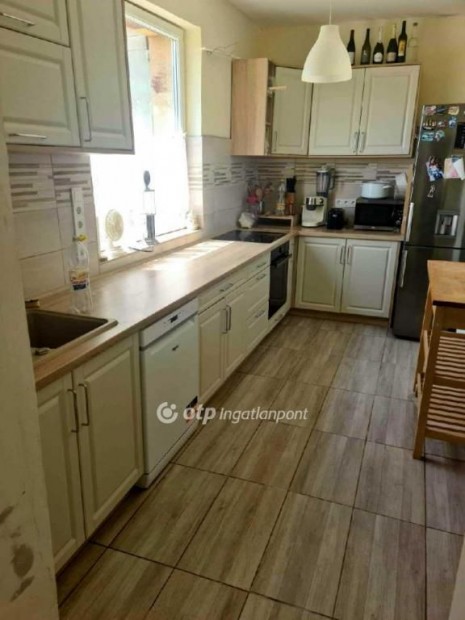 87 nm-es h�z elad� Hantos