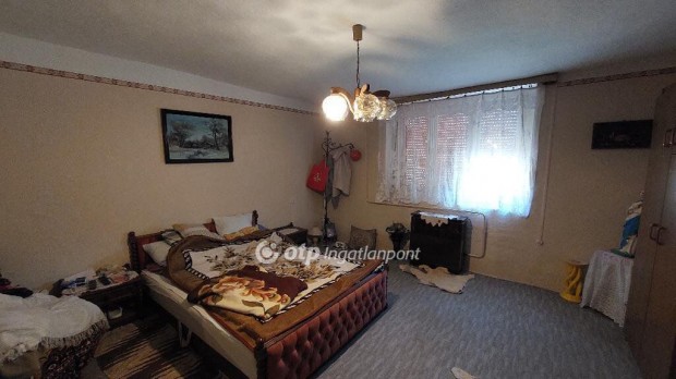 87 nm-es h�z elad� Kis�jsz�ll�s