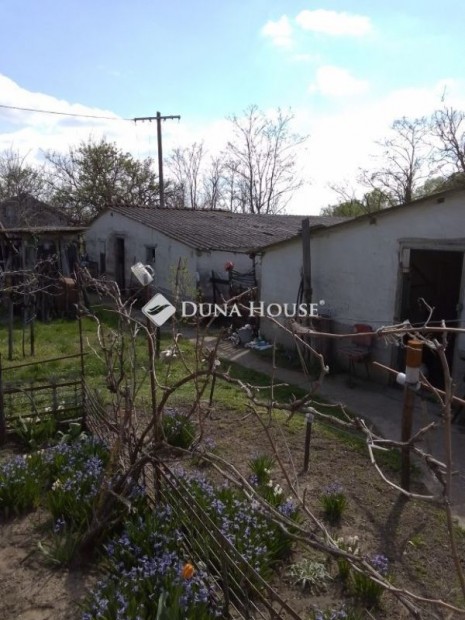 87 nm-es h�z elad� Tiszaalp�r