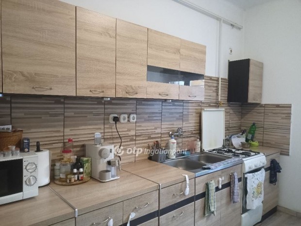 87 nm-es h�z elad� Vecs�s