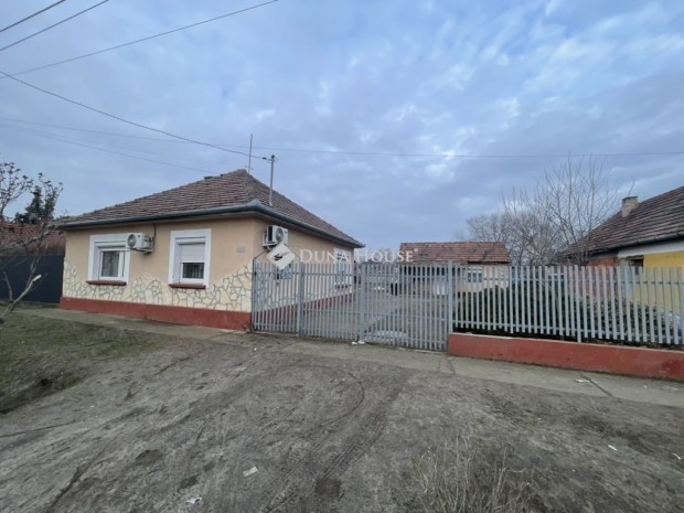 88 nm-es h�z elad� Lajosmizse
