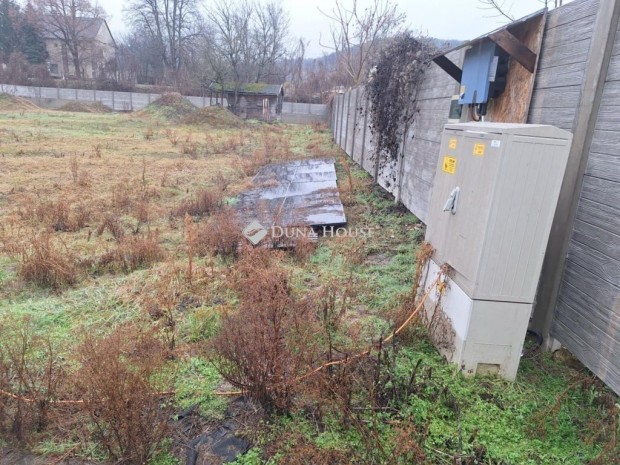 892 nm-es telek elad� Neszm�ly