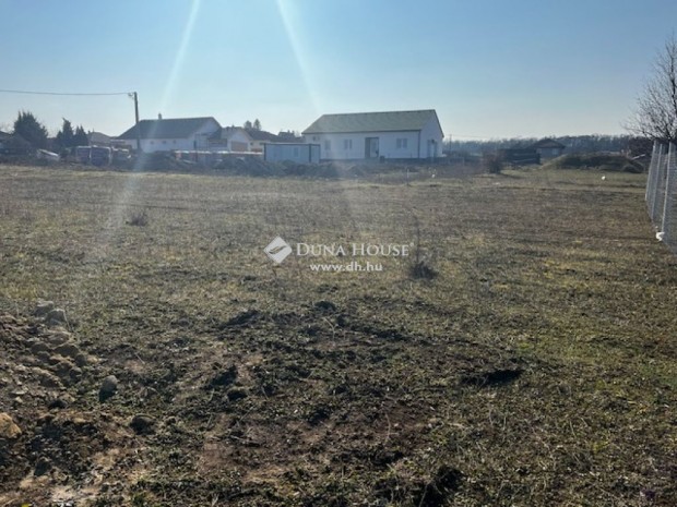 894 nm-es telek elad� S�rszentmih�ly