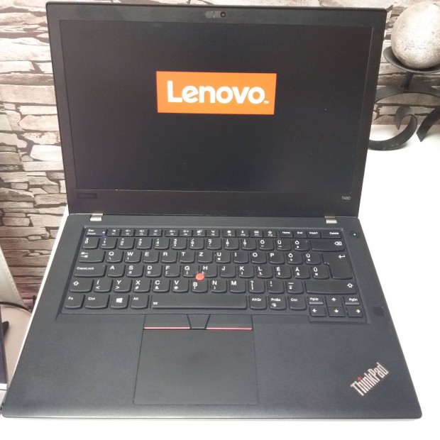 89.Lenovo nagyon gyors laptop Processzor:7200U I5 Tárhely: új 240 GB S