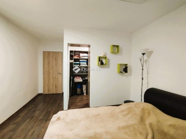 89 nm-es h�z elad� M�richida