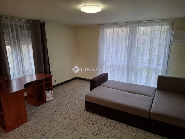 89 nm-es h�z elad� Szeged