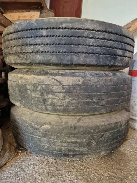 8.25 R15 Gumiabroncs