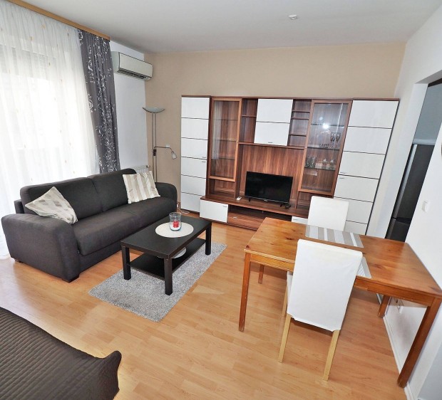 8 ker Kun utcában 42 m2 1+1 szobás teraszos újszerű lakás eladó