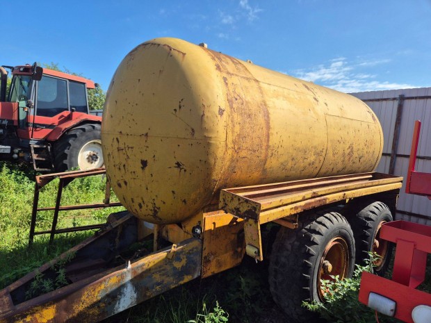 8 m3-es vizes lajt elad