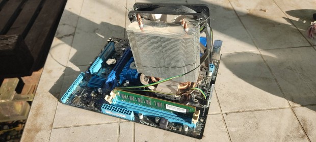 8 magos AMD processzor Asus alaplappal, memrival hibtlan mkdssel