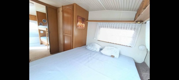 8 m�teres 6 szem�lyes N�met min�s�gi lak�kocsi kifog�stalan �llapot� 