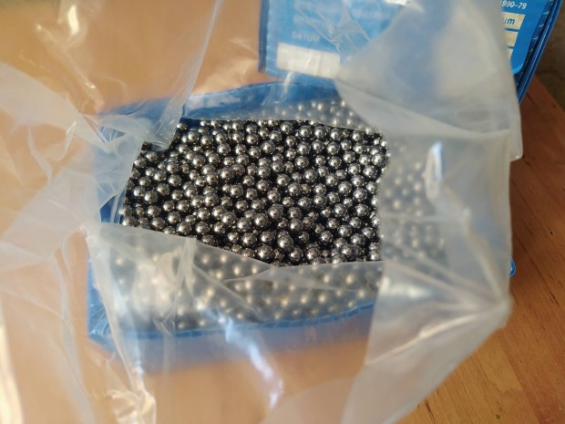 8 mm átmérőjű csapágy golyó doboz