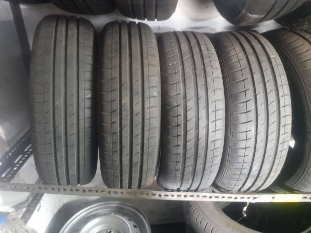 8db 175 65 14 ny�ri gumi szerelve is Vredestein